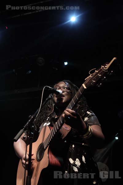 MELISSA LAVEAUX - 2011-01-15 - PARIS - La Fleche d'Or - 